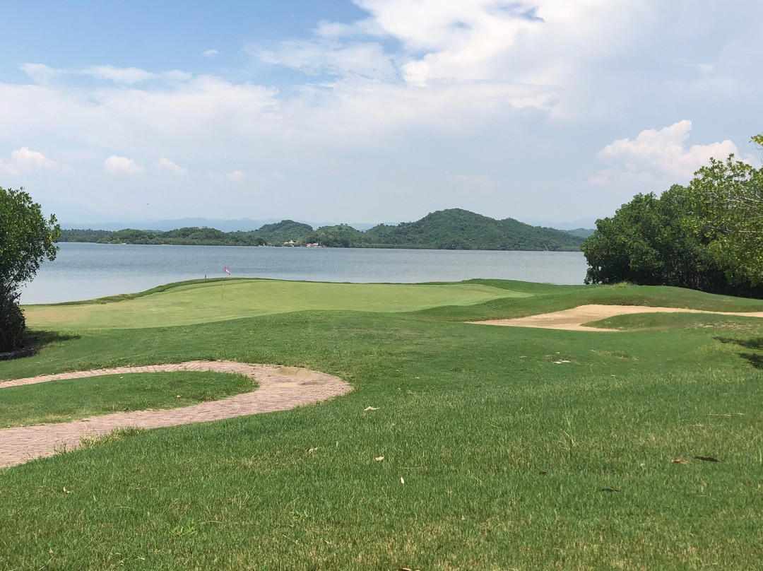 Isla Navidad Golf Course-曼萨尼约必去景点
