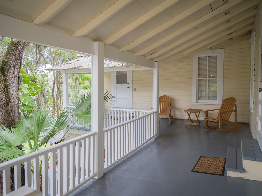 Lake Minneola Inn-Tiki Bar & Grill主图