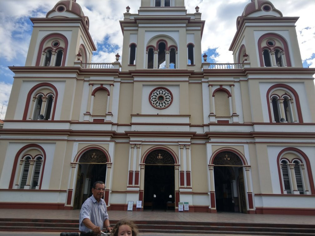 Catedral de Nuestra Señora del Rosario-Espinal必去景点