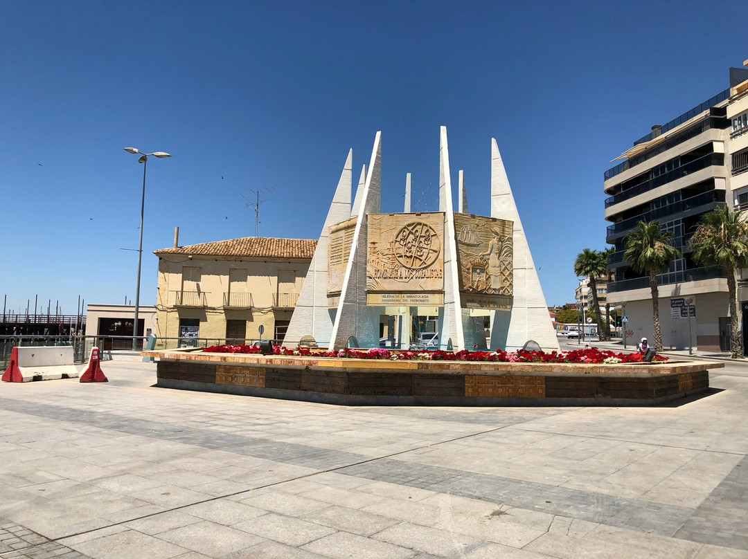 Monumento de Las Coralistas-托雷维耶哈必去景点