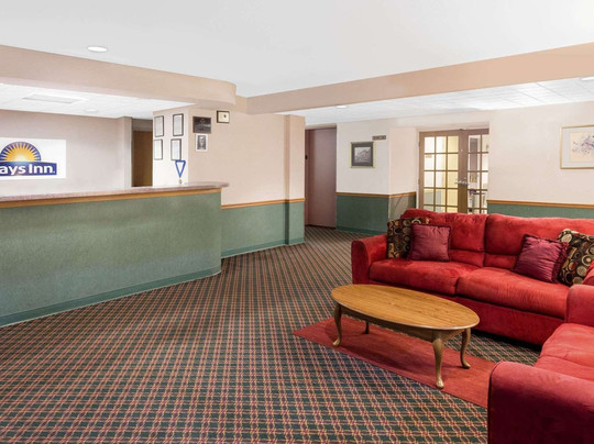 Days Inn by Wyndham Neenah主图