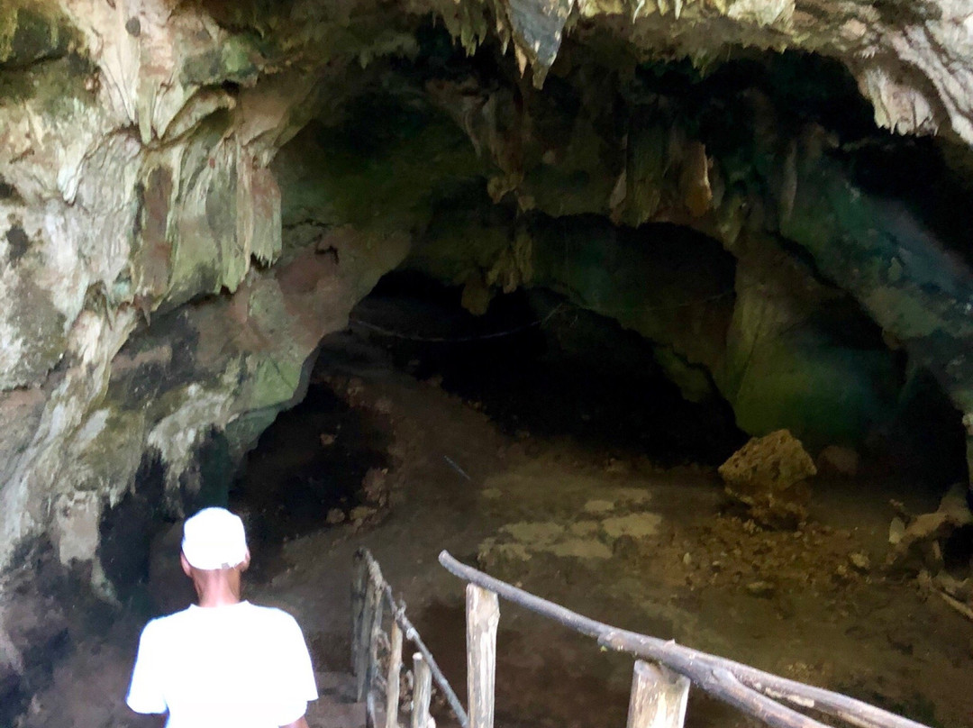 Slave Caves景点图片