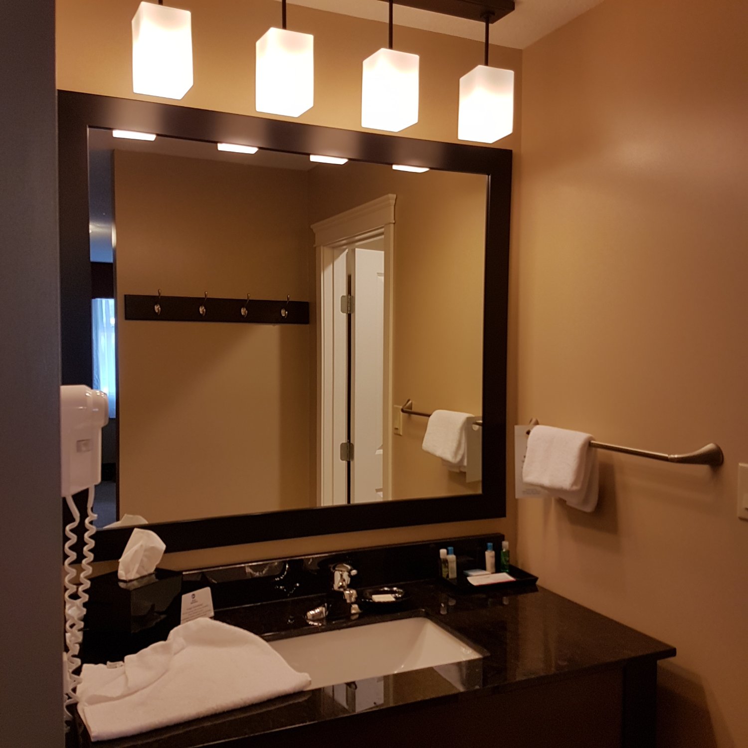 SureStay Plus By Best Western Salmon Arm-浴室