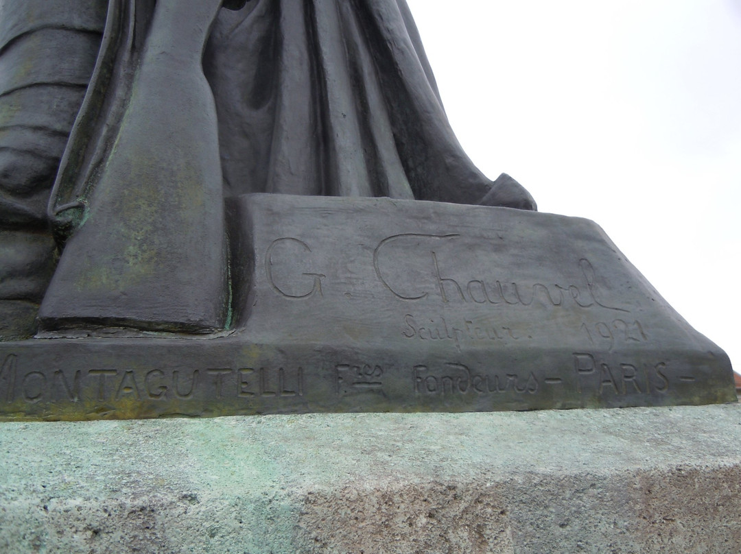 Monument aux morts – La France recevant dans ses bras un soldat blesse-Villemomble必去景点