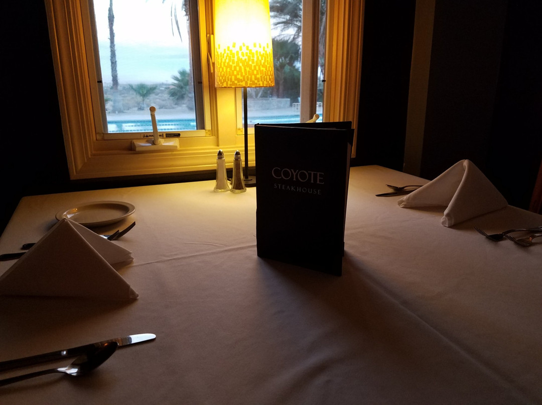 波瑞戈泉餐馆和美食-Coyote Steakhouse