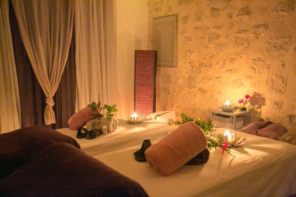 Essenciel-Pertuis必去景点