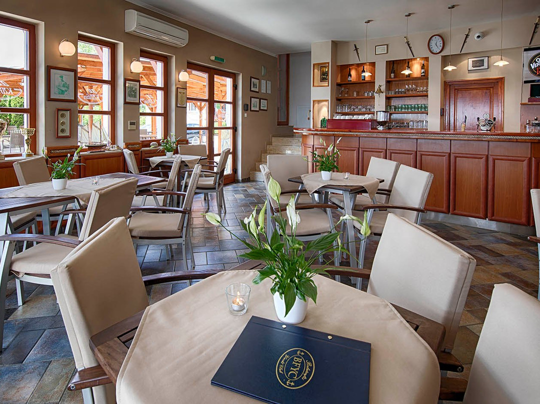 Balatonfoi Yacht Club主图