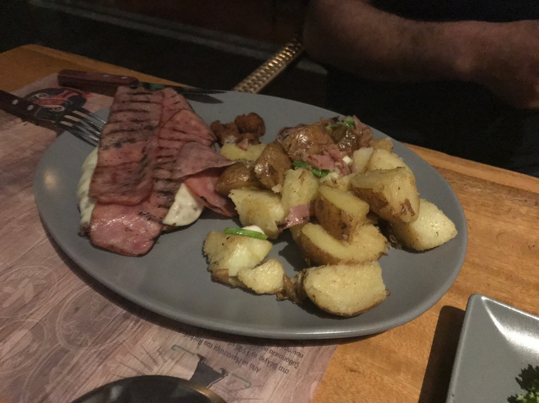 Argyroupoli餐馆和美食-7 Monks Beer Garden