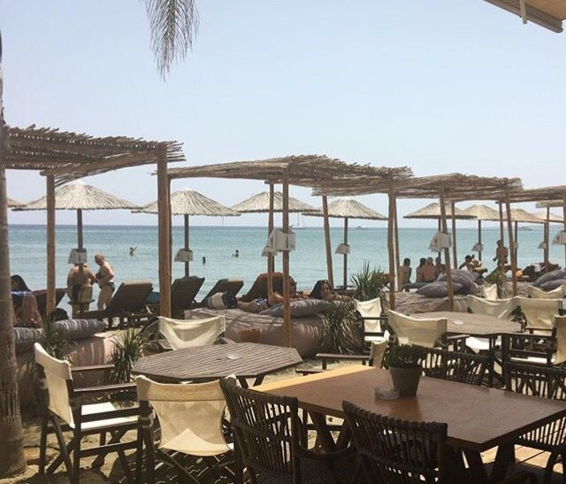 Aplostra Restaurant Beach Bar