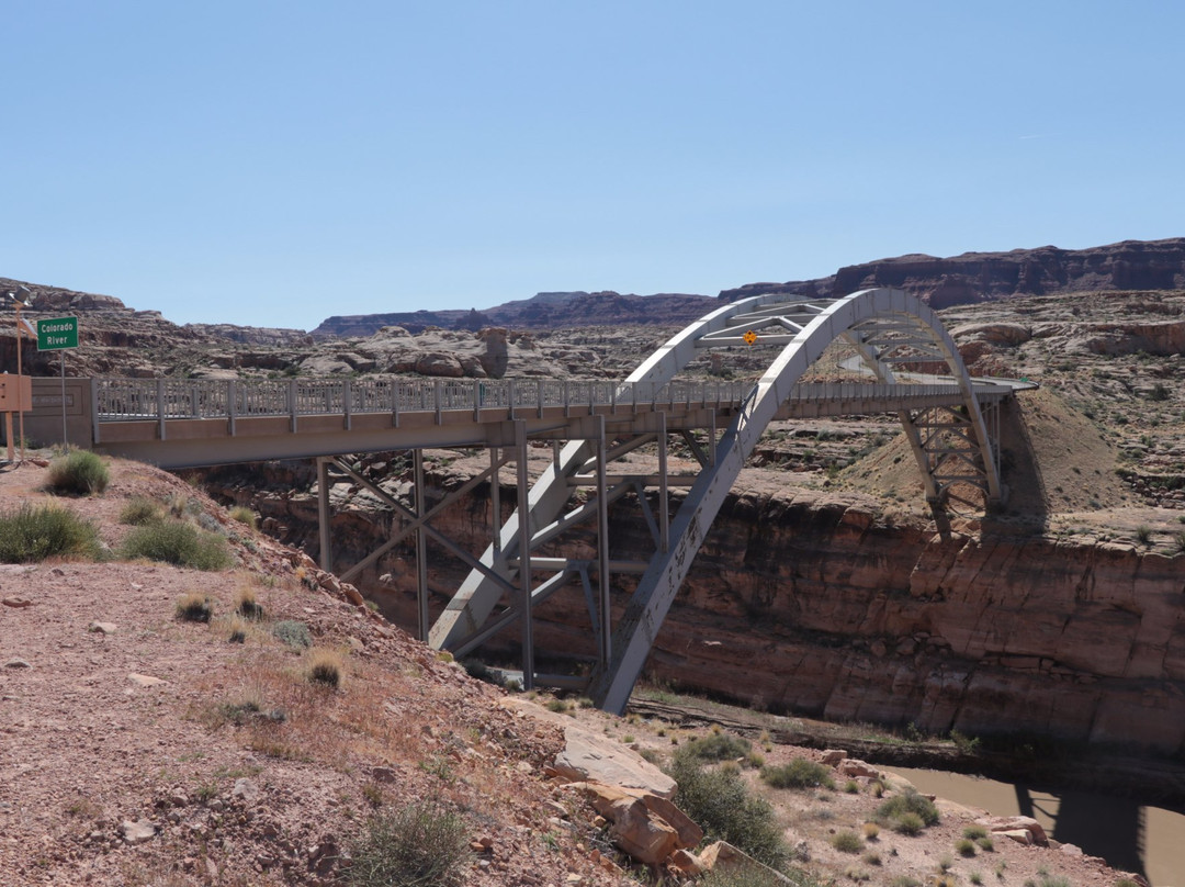 Hite Crossing Bridge-布兰丁必去景点