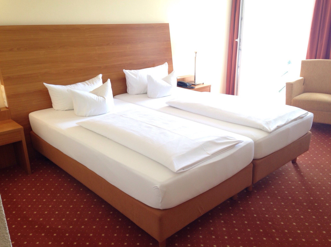 玛希米兰欧托布帕克酒店