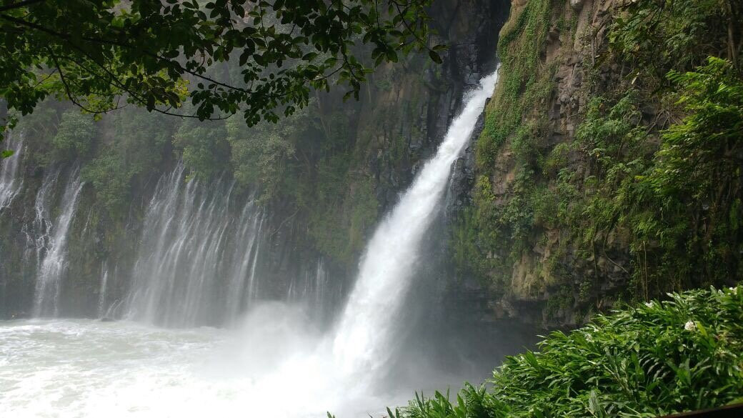 Cascada de la Tzararacua景点图片