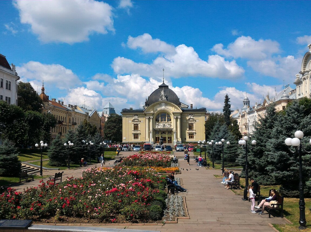 Teatralna Square-Chernivtsi必去景点
