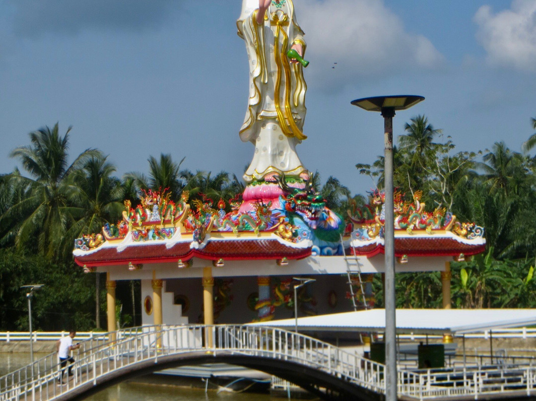 Wat Donsak景点图片