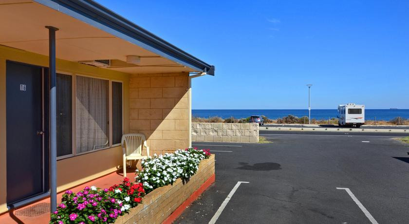 海滨路汽车旅馆主图