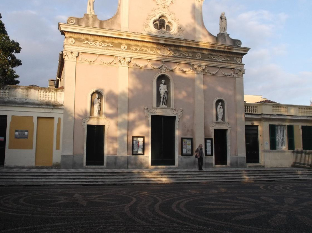 Chiesa dei Santi Nazario e Celso-瓦拉泽必去景点