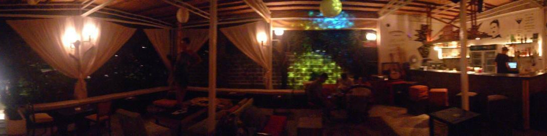 Big Yellow House Bar景点图片