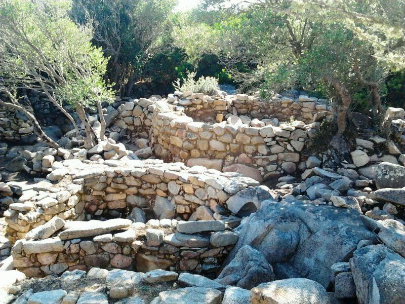 圣特雷莎加卢拉旅游景点-Sito archeologico Lu Brandali