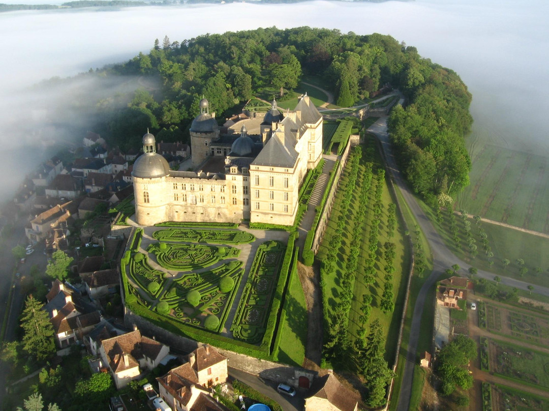Château de Hautefort景点图片