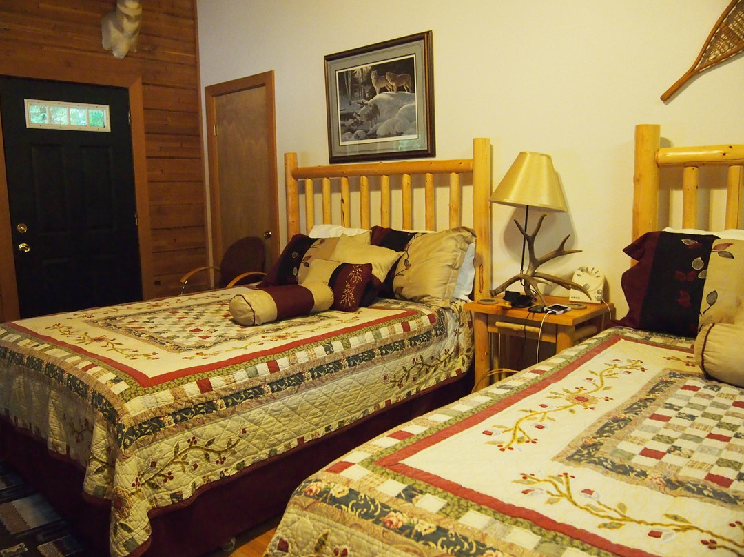 Huckleberry Lodge Cabins主图