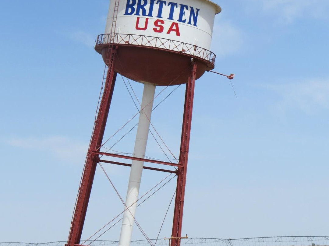 Britten Leaning Water Tower景点图片