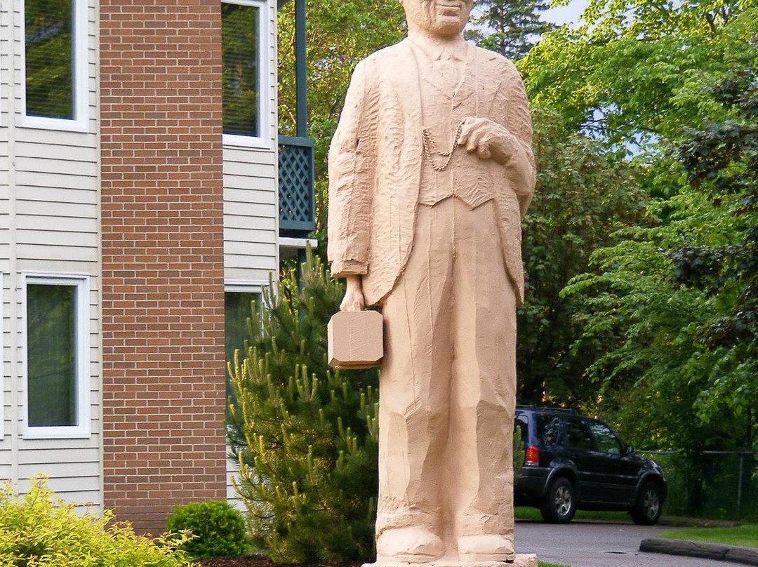 Truro Tree Sculptures-Truro必去景点