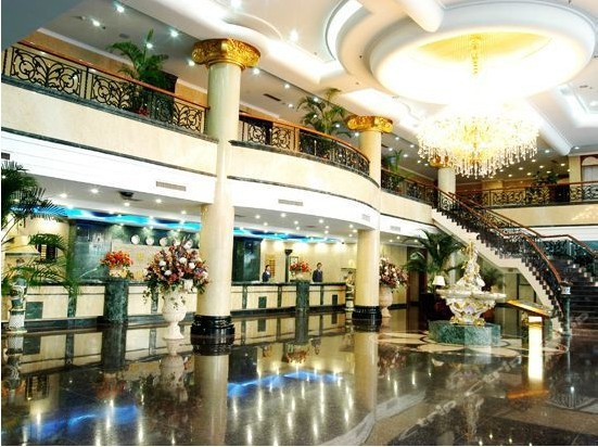 白金汉宫大酒店主图