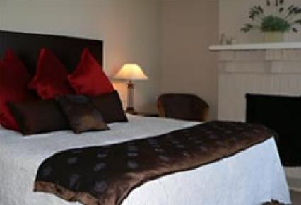 Aaron Lee Waterfront Apartments主图