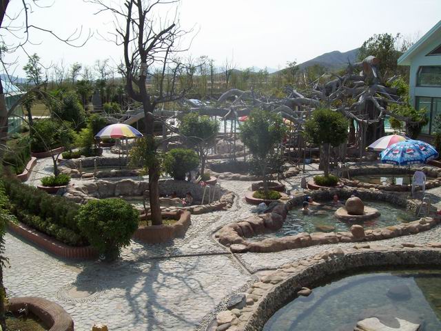 新空间温泉度假村-客卧