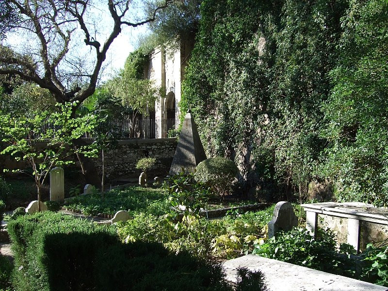 Trafalgar Cemetery景点图片