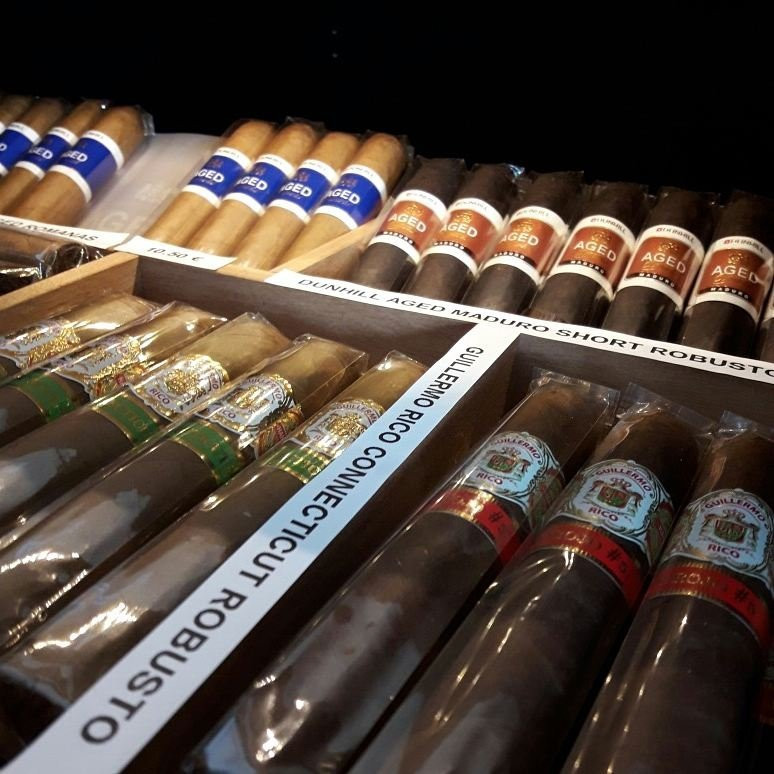 拉卡莱塔旅游景点-Some Cigars