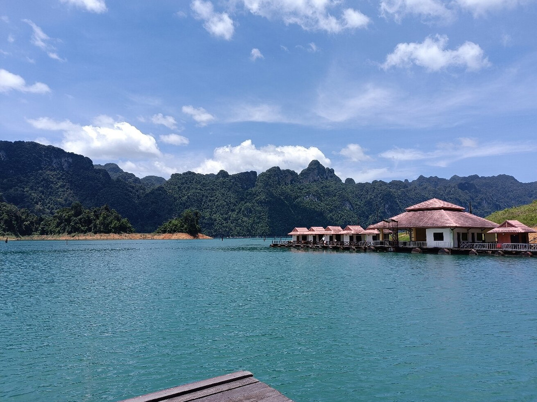 晨霧渡假村主图