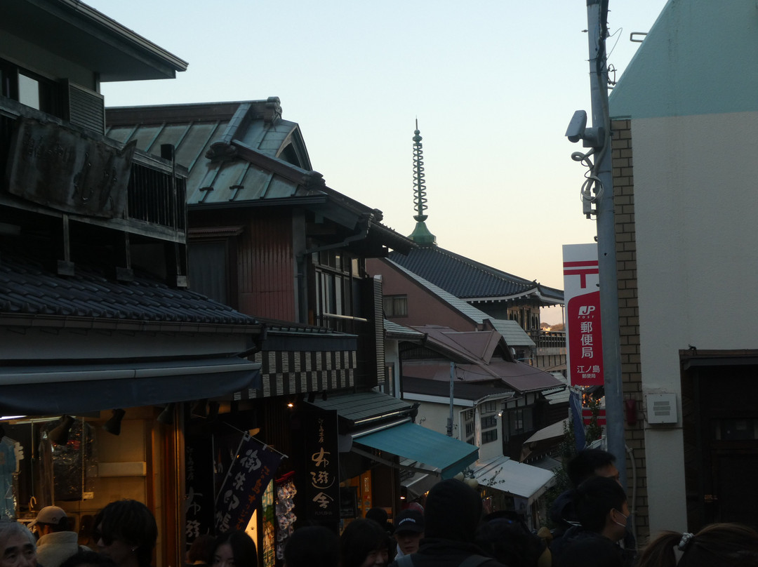 Enoshima Benzaiten Nakamisedori