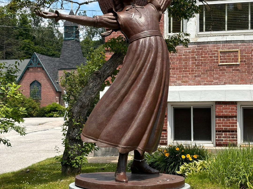 Pollyanna of Littleton Statue-Littleton必去景点