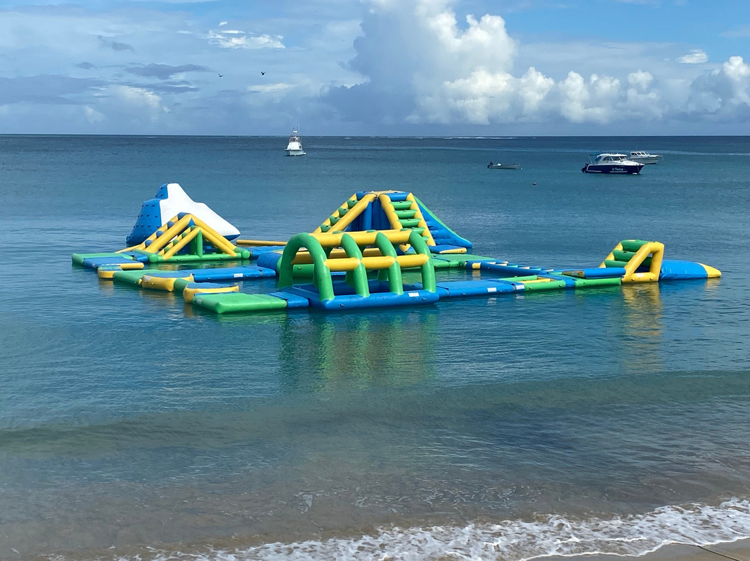 Buccoo旅游景点-Danny's Inflatable Water Park
