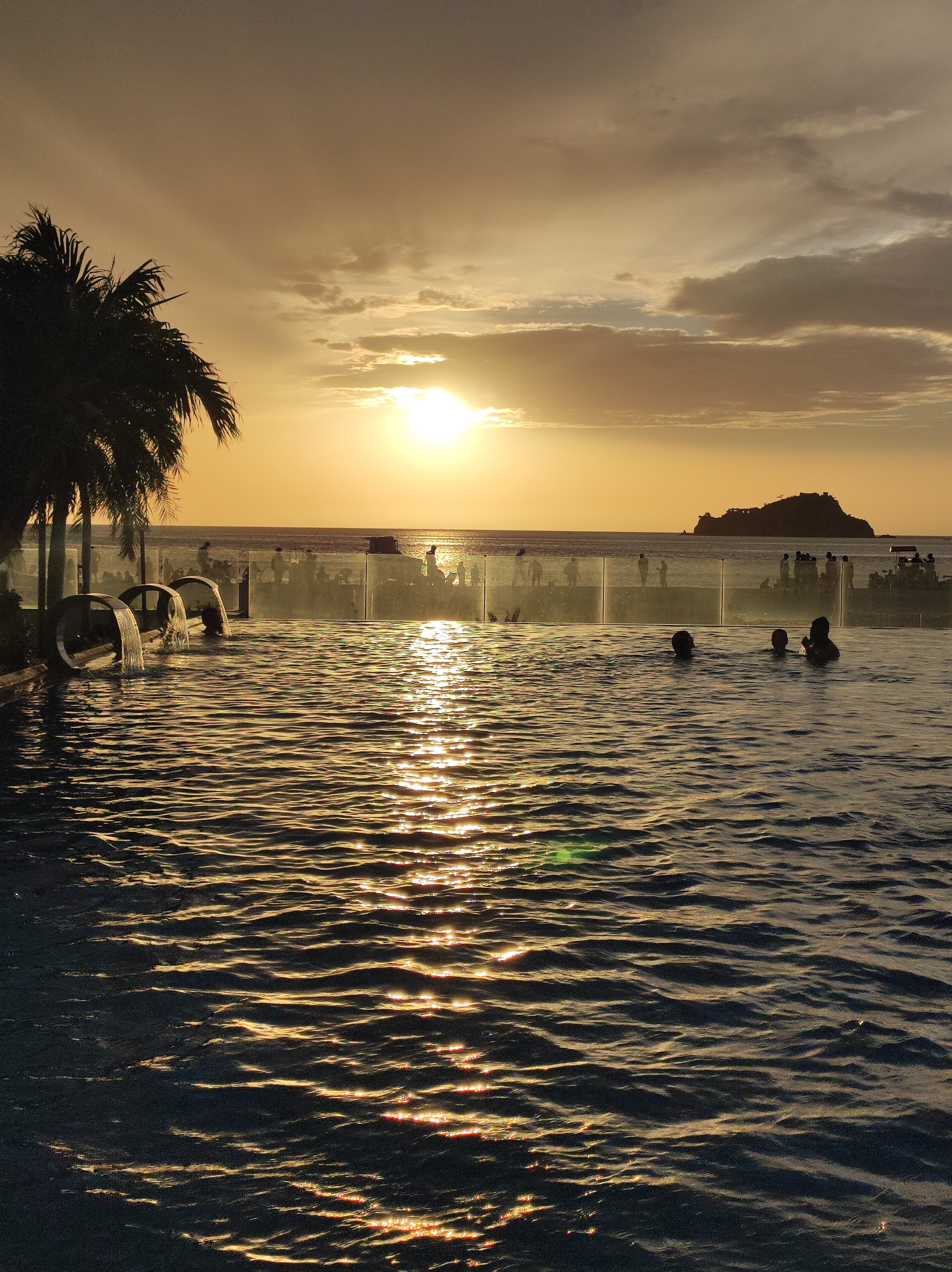 Tamaca Beach Resort Hotel-泳池