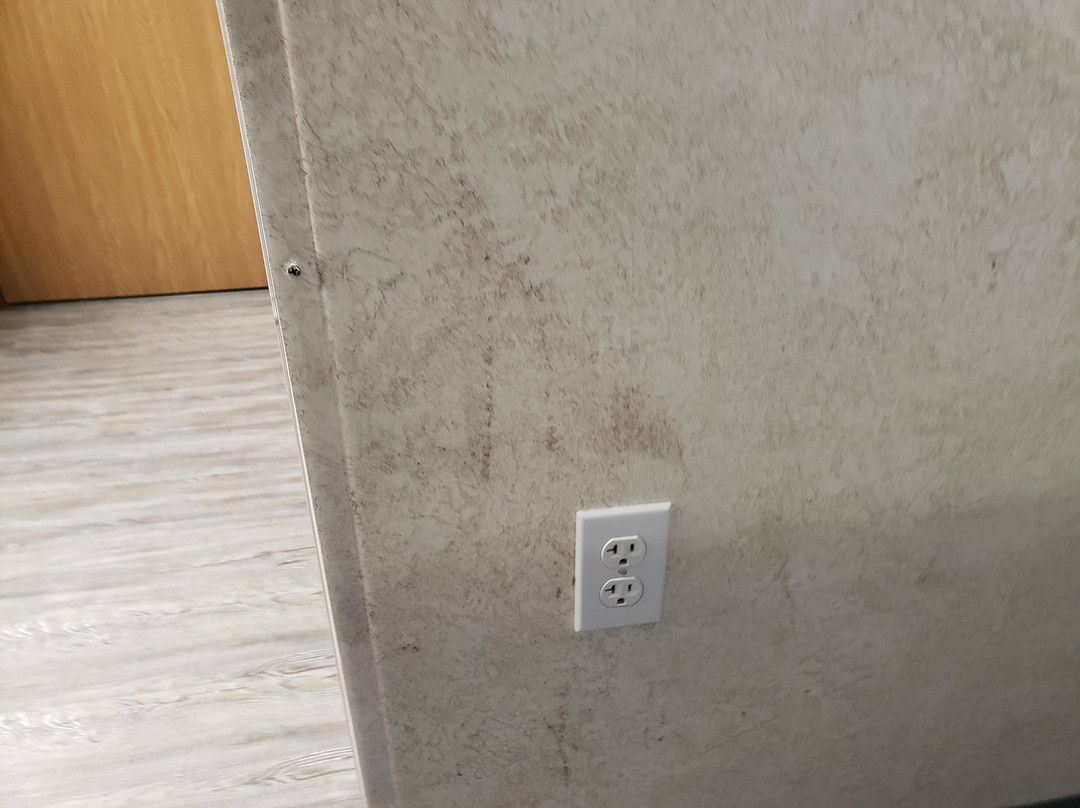 Schmidt's Creek Hotel主图