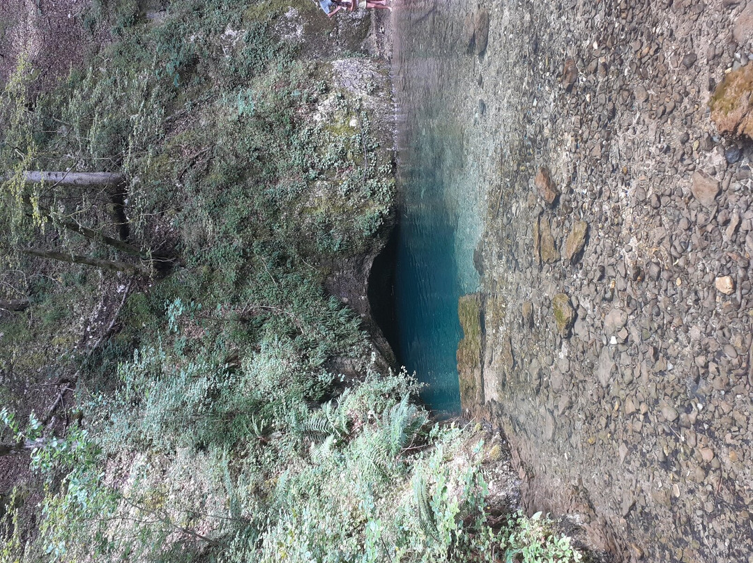 Source bleue-Montperreux必去景点