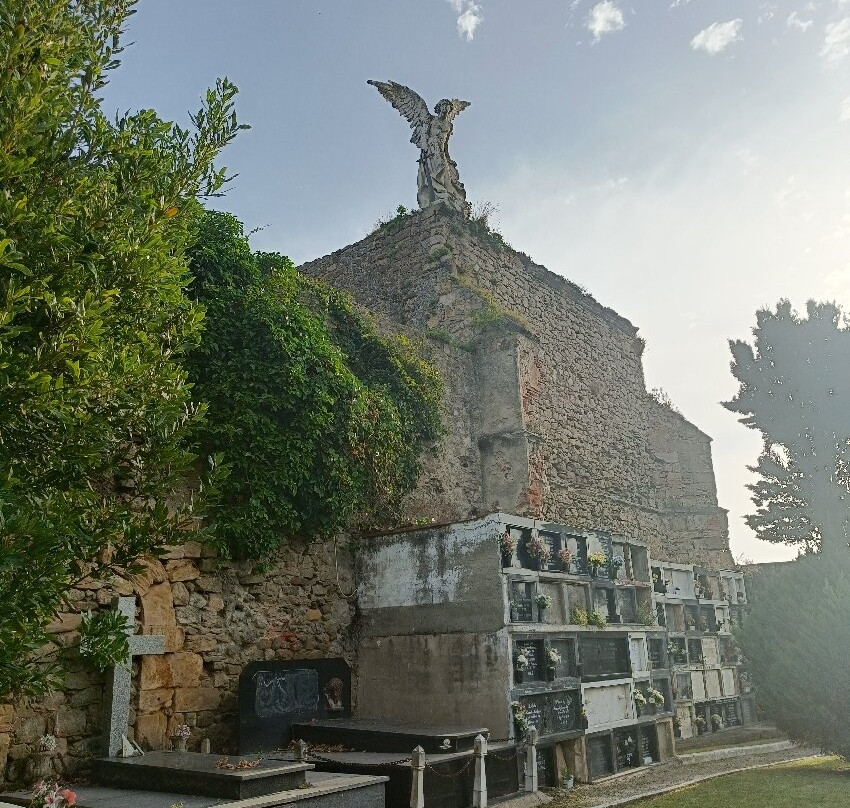 Cementerio de Comillas-科米利亚斯必去景点