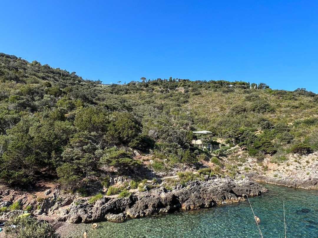 Cala La Cacciarella景点图片