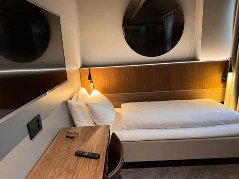 卡尔约翰酒店主图