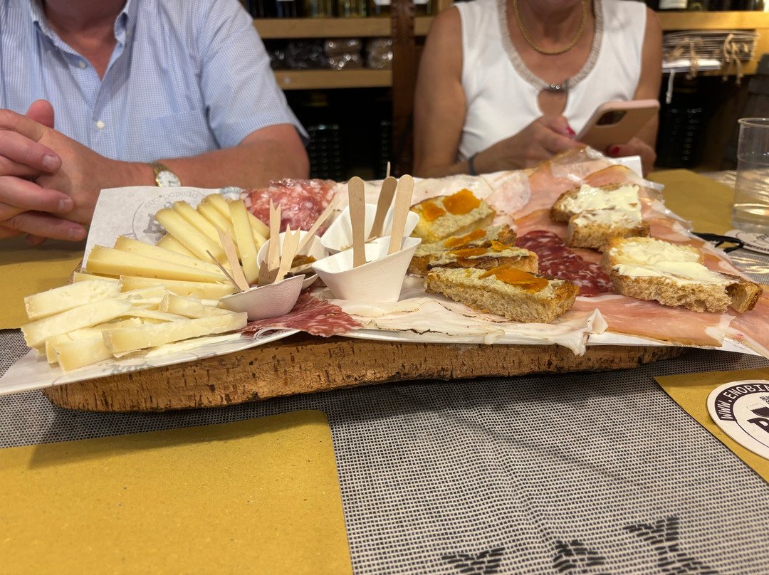 Enoteca & Bottega Binushop-Su Planu必去景点
