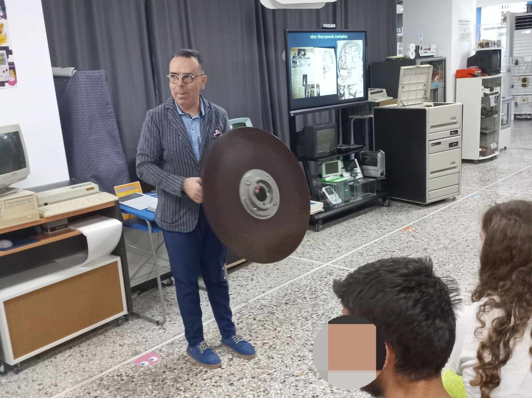 Elliniko Mousio Pliroforikis-Moschato必去景点