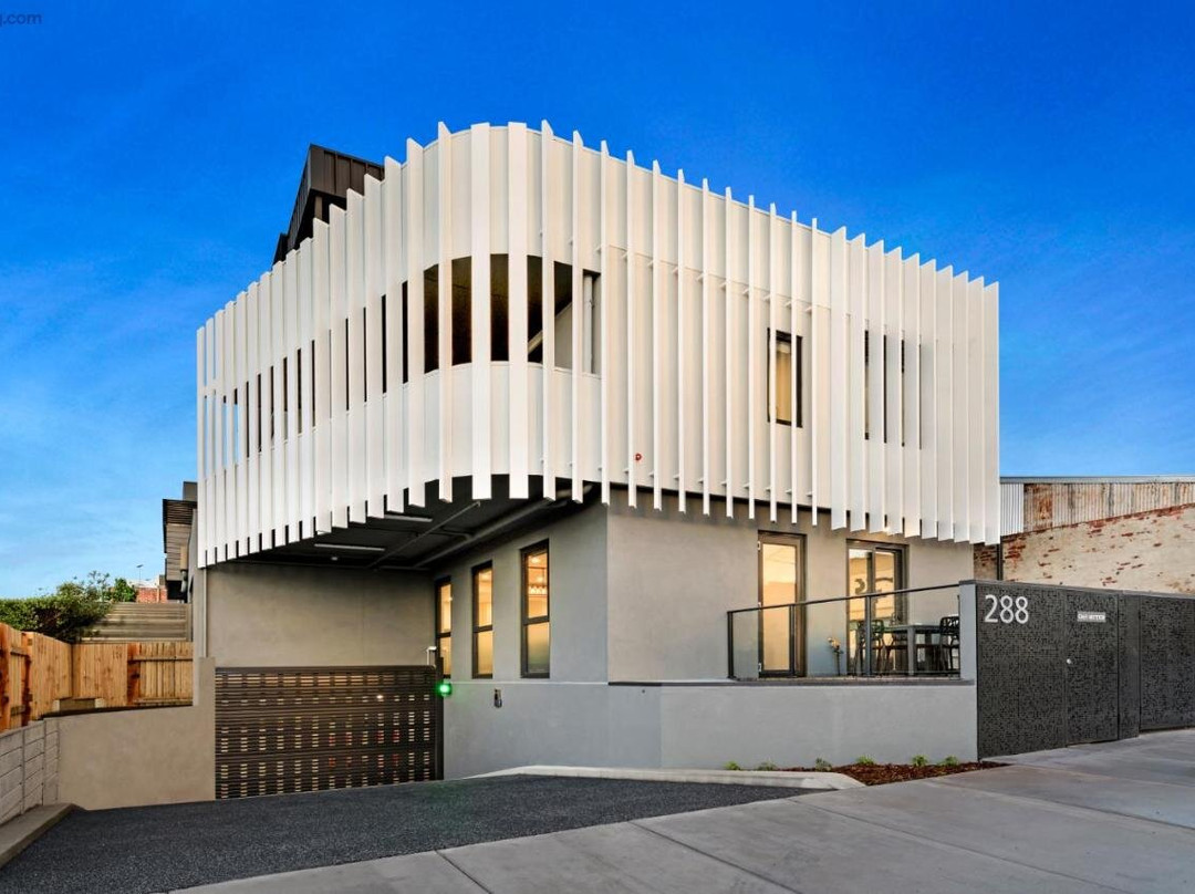 Manhattan Apartments Glen Iris