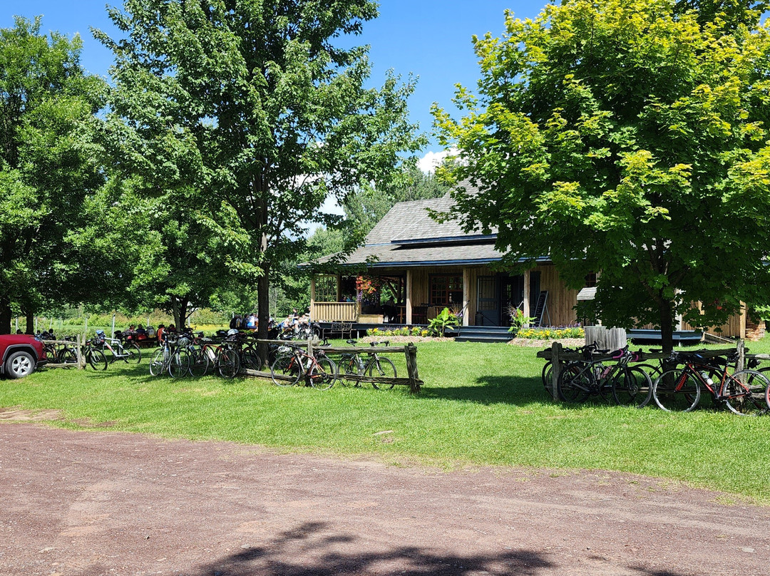 Bleuets & Cie-Saint-Pierre-les-Becquets必去景点