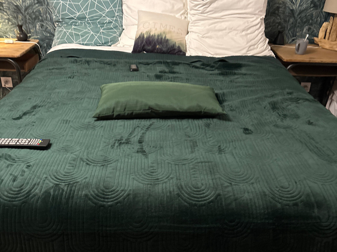 Au Nid Du Thil Studio主图