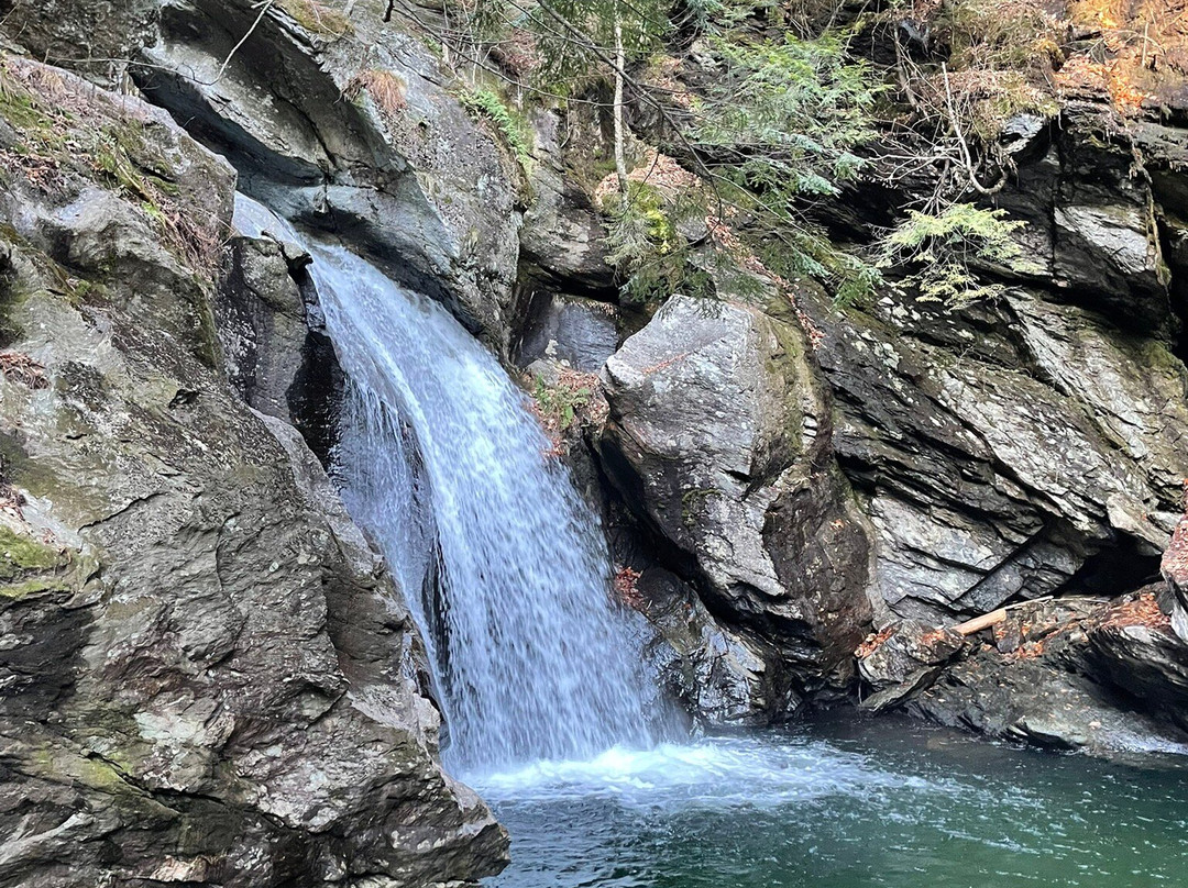 Bingham Falls-斯托必去景点