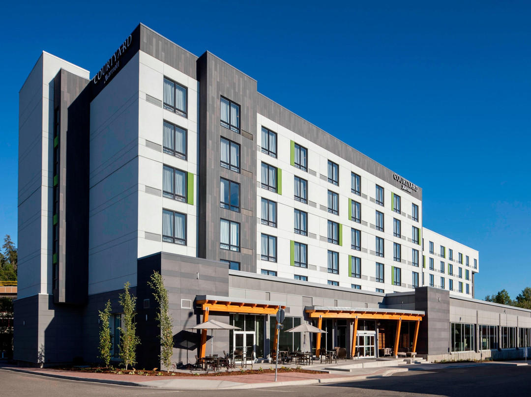 Courtyard Prince George主图