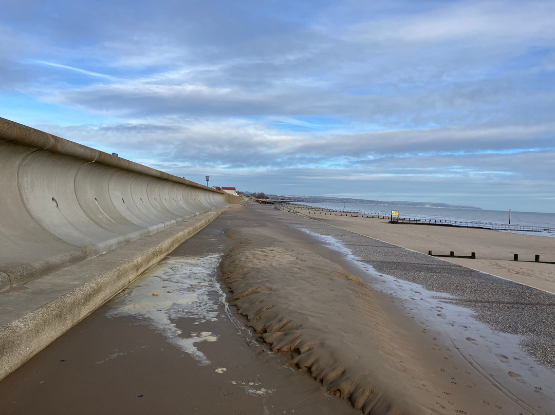 Dymchurch Seawal景点图片