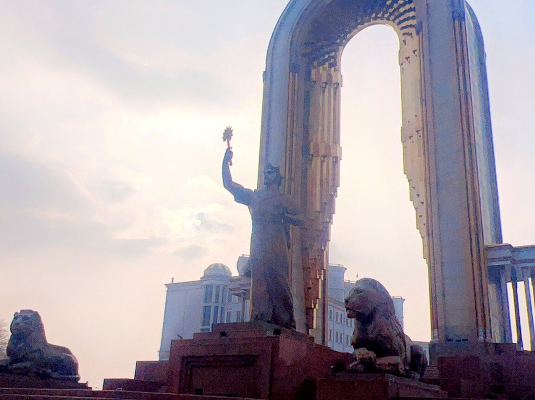 Statue of Ismoil Somoni-杜尚别必去景点